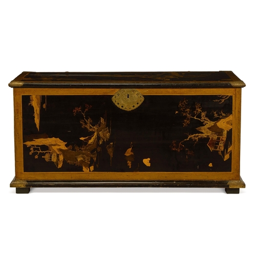 51 - A BRASS MOUNTED GILT AND BLACK LACQUER COFFER JAPANESE, LATE 18TH/EARLY 19TH CENTURY, INCORPORATING ... 