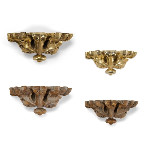 40 - A PAIR OF FOLIATE CARVED GILTWOOD WALL BRACKETS20TH CENTURYeach 16cm high, 36cm wide, 24cm deepToget... 