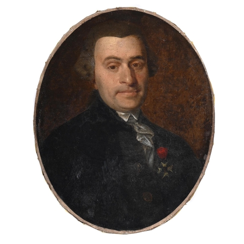 170 - CONTINENTAL SCHOOL (LATE 18TH/EARLY 19TH CENTURY)PORTRAIT OF A GENTLEMANOil on canvas , oval55.5 x 4... 