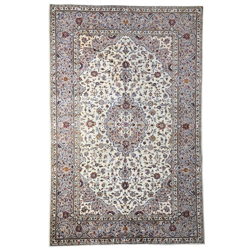 200 - A KASHAN CARPETapproximately 297 x 205cm