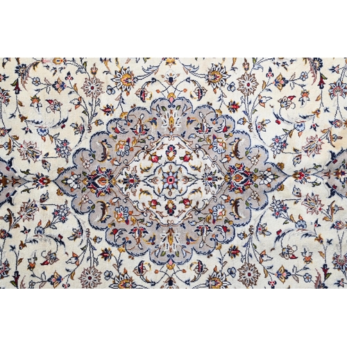 200 - A KASHAN CARPETapproximately 297 x 205cm