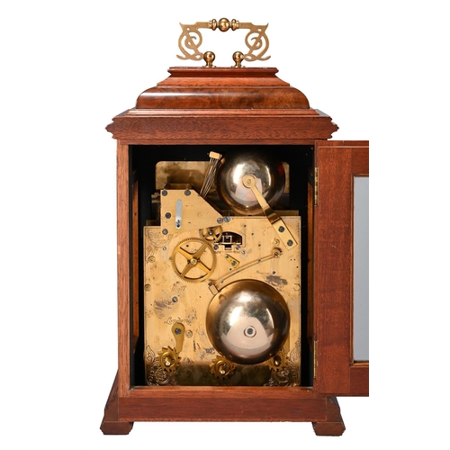 84 - A WALNUT CASED COMMEMORATIVE 'DANIEL QUARE' MODEL MONTH GOING QUARTER-CHIMING TABLE/BRACKET CLOCK F.... 