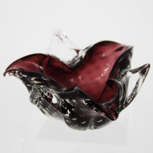 100 - A MURANO GLASS BOWL, circa 1920, with controlled bubble design, cranberry and clear glass colouring,... 