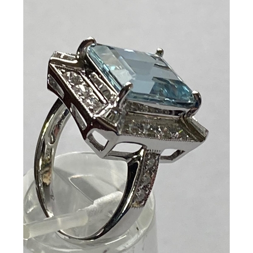 104 - A MAGNIFICENT 18CT WHITE GOLD AQUAMARINE AND DIAMOND CLUSTER RING, with the central aquamarine stone... 