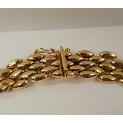 111 - A VERY GOOD 9CT YELLOW GOLD ITALIAN NECKLACE, 40cm long with spare links