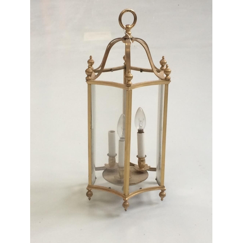 123 - A GOOD GEORGIAN STYLE BRASS HALL LANTERN, with concave curved glass panels, approx. dimensions: 58cm... 