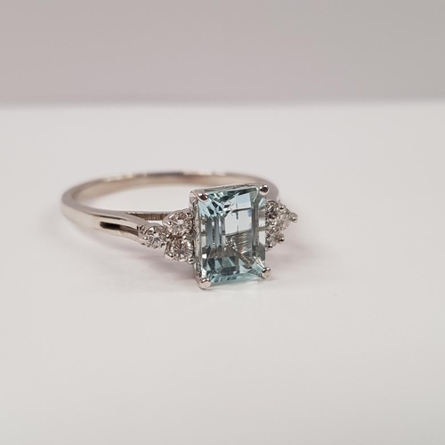 164 - A STUNNING 14CT WHITE GOLD AQUAMARINE AND DIAMOND RING, with central Aquamarine stone, and 3 diamond... 