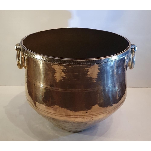 185 - A LARGE SIZED HEAVY SOLID BRASS TURF / LOG BUCKET, with ring handles to the sides, a nice gadrooned ... 