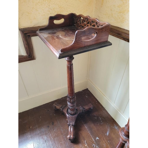 202 - A NICE QUALITY 20TH CENTURY HARDWOOD OCCASSIONAL TABLE, with pierced three quarter galleried top, on... 