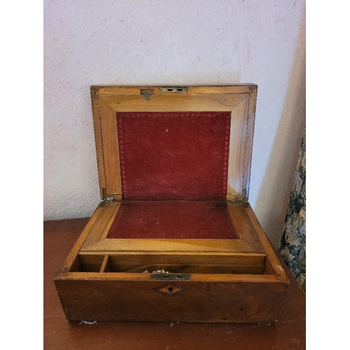 209 - AN INLAID MAHOGANY WRITING BOX / SLOPE, with hinged lid, which opens to reveal a velvet lined interi... 