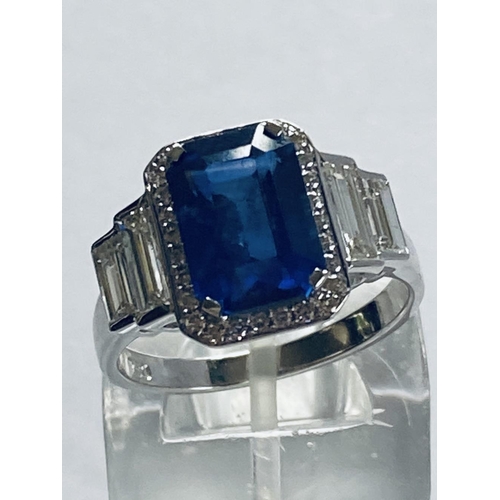 21 - AN 18CT WHITE GOLD RECTANGULAR CEYLON SAPPHIRE AND DIAMOND RING, the magnificent sapphire stone weig... 