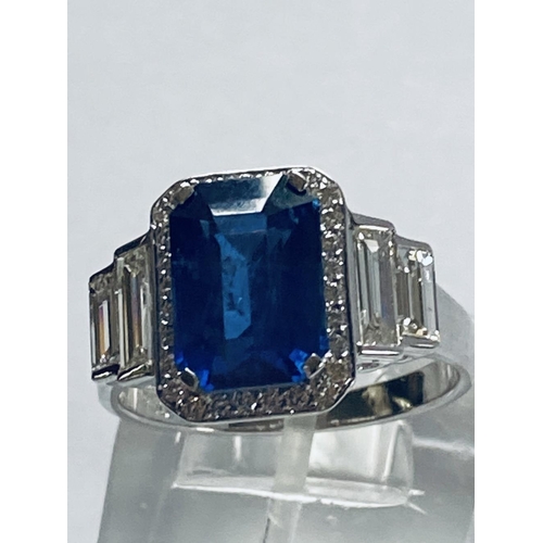 21 - AN 18CT WHITE GOLD RECTANGULAR CEYLON SAPPHIRE AND DIAMOND RING, the magnificent sapphire stone weig... 