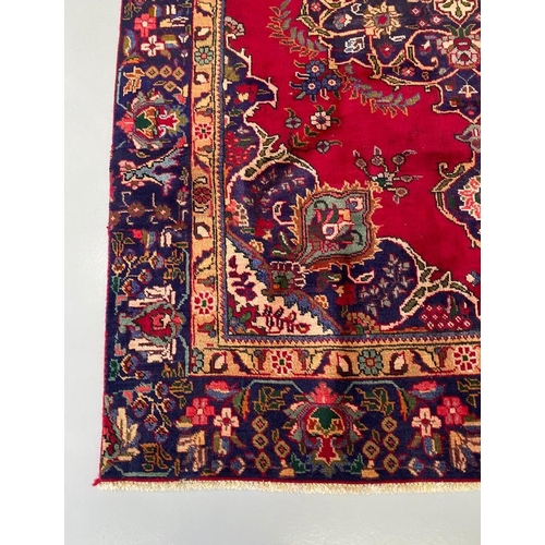 89 - A CLASSICAL PERSIAN TABRIZ CARPET, hand woven in Eastern Azerbaijan, Iran c.1940. Material: woollen ... 