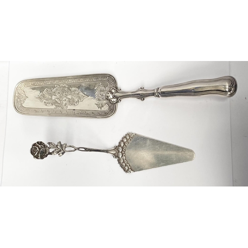 121 - A MIXED LOT; includes; (i) A VERY GOOD SILVER CAKE SLICE WITH ROSE DESIGN, very decorative handle wi... 