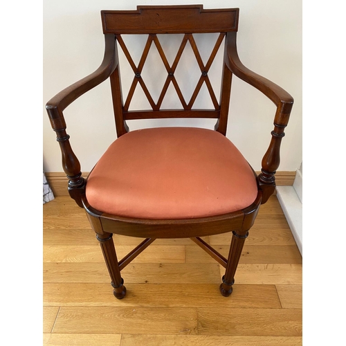 125 - A FINE REGENCY MAHOGANY DESK CHAIR / SIDE CHAIR, with pieced lattice back, the armrests supported wi... 