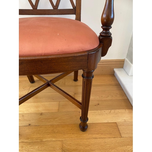 125 - A FINE REGENCY MAHOGANY DESK CHAIR / SIDE CHAIR, with pieced lattice back, the armrests supported wi... 