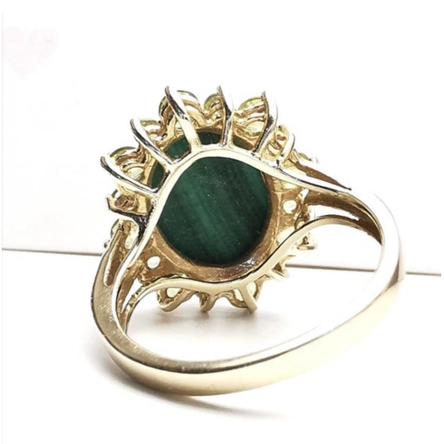 126 - A VINTAGE 14CT YELLOW GOLD MALACHITE & PERIDOT CLUSTER RING, with a beautiful oval shaped malachite ... 