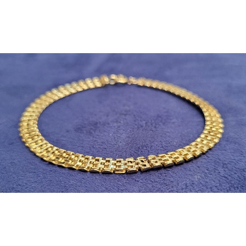 132 - A GOLD LINK BRACELET, nice colour to this bracelet and would work nicely for either a man or woman’s... 