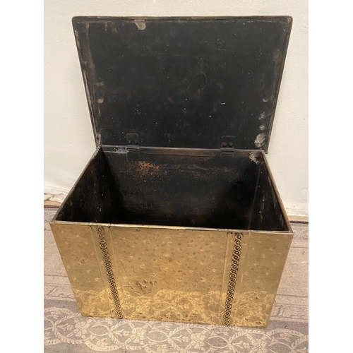 135 - A POLISHED BRASS LOG BOX / FIRE BOX, with decorative rope and dot moulded detail to the top and fron... 