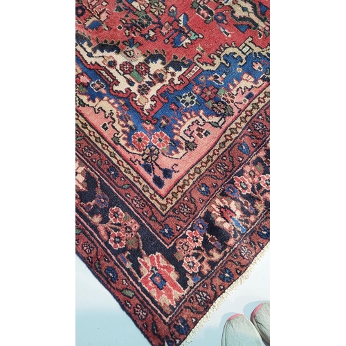 148 - A GOOD QUALITY HAND-WOVEN PERSIAN SAROUK FLOOR RUG, with multiple boarders each filled with floral d... 