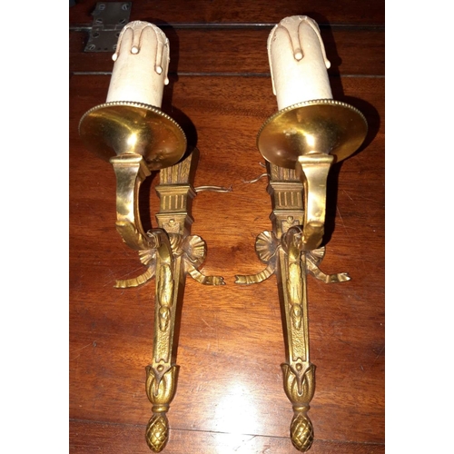 150 - A PAIR OF VINTAGE DECORATIVE FRENCH GILT BRASS WALL SCONCE/LIGHTS, with ribbon and foliage decoratio... 