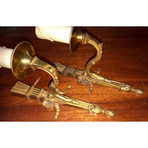 150 - A PAIR OF VINTAGE DECORATIVE FRENCH GILT BRASS WALL SCONCE/LIGHTS, with ribbon and foliage decoratio... 