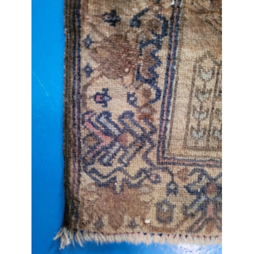 155 - AN ANTIQUE BELOUCH PRAYER RUG / FLOOR RUG, a good handmade woollen piece, circa 1940s, with traditio... 