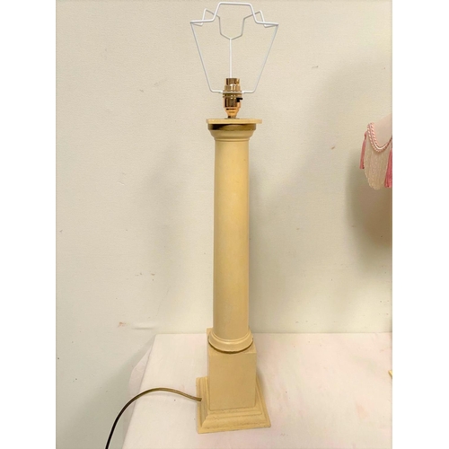 162 - A GOOD QUALITY PAIR OF CREAM COLOURED COLUMN TABLE LAMPS, each with shade, 84cm tall to the top of t... 