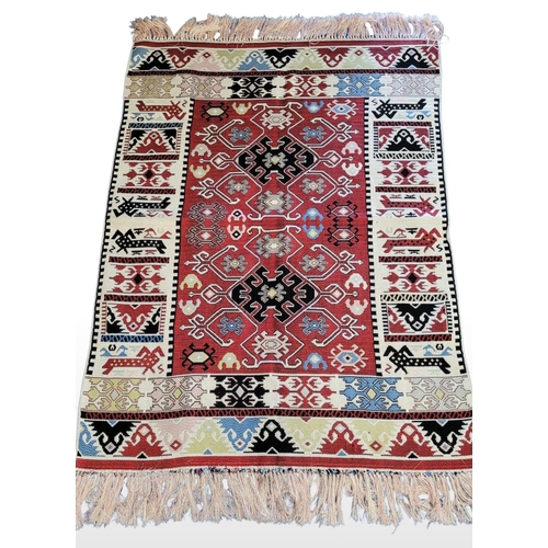 163 - A TURKISH KELLIM FLOOR RUG, brightly coloured Turkish made floor rug/carpet, with geometric motif, l... 