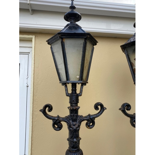 180 - A GOOD PAIR OF CAST IRON GARDEN LAMPS / DRIVEWAY LAMPS, 240cm tall approximately.