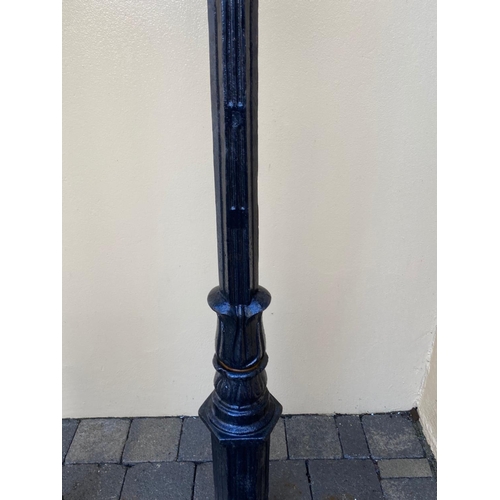 180 - A GOOD PAIR OF CAST IRON GARDEN LAMPS / DRIVEWAY LAMPS, 240cm tall approximately.