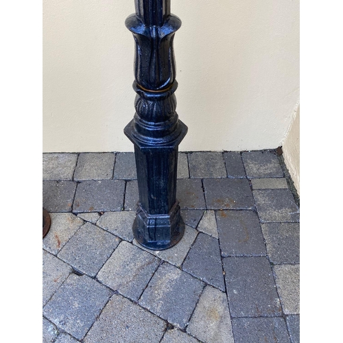 180 - A GOOD PAIR OF CAST IRON GARDEN LAMPS / DRIVEWAY LAMPS, 240cm tall approximately.