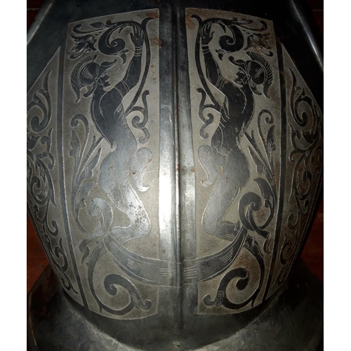 185 - A RARE & UNUSUAL ANTIQUE ARMOUR CHEST-PLATE, of small proportions. Decorated with etched design show... 