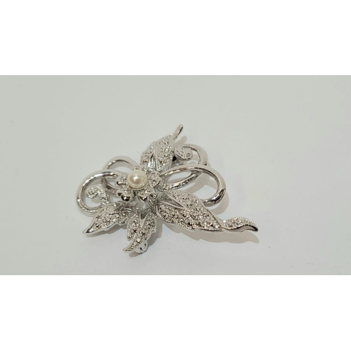 208 - A COLLECTION OF CHARMS & BROOCHES, (i) a little sterling silver rabbit charm, marked 925 to the back... 