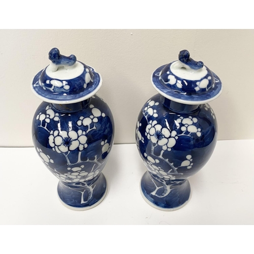 217 - A PAIR OF CHINESE BLUE AND WHITE LIDDED JARS, ALONG WITH FOUR GINGER JARS, Kangxi period, all in the... 