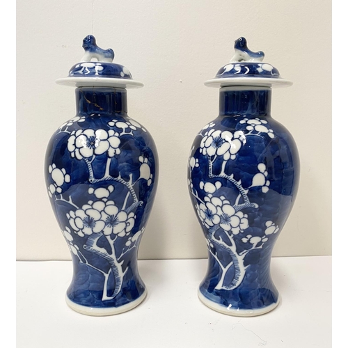 217 - A PAIR OF CHINESE BLUE AND WHITE LIDDED JARS, ALONG WITH FOUR GINGER JARS, Kangxi period, all in the... 