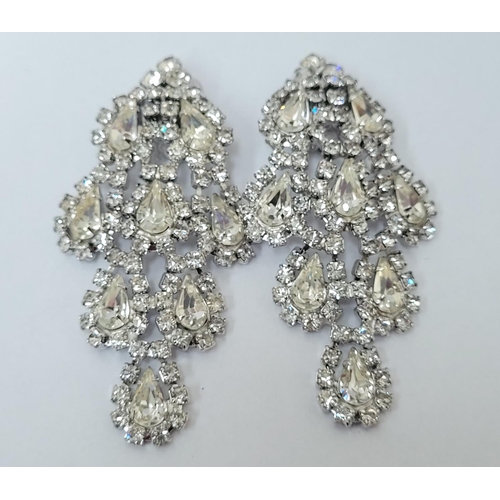 230 - A COLLECTION OF VINTAGE COSTUME JEWELLERY; includes; (i) A sparkling pair of faux diamond drop earri... 