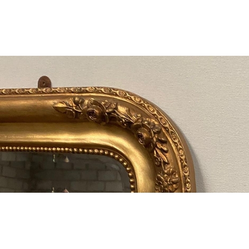 26 - A GOOD QUALITY GILT OVERMANTLE / OVER CONSOLE MIRROR, with rounded corners to the top and decorated ... 