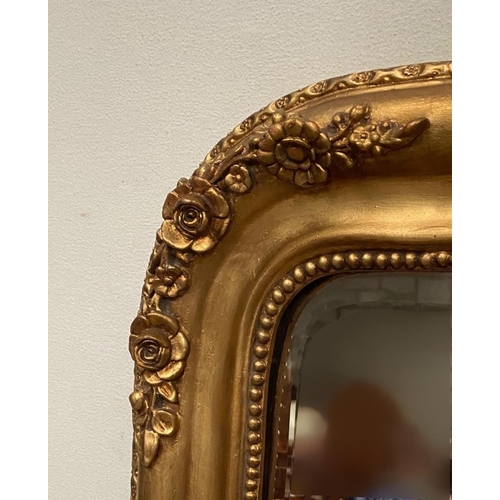 26 - A GOOD QUALITY GILT OVERMANTLE / OVER CONSOLE MIRROR, with rounded corners to the top and decorated ... 