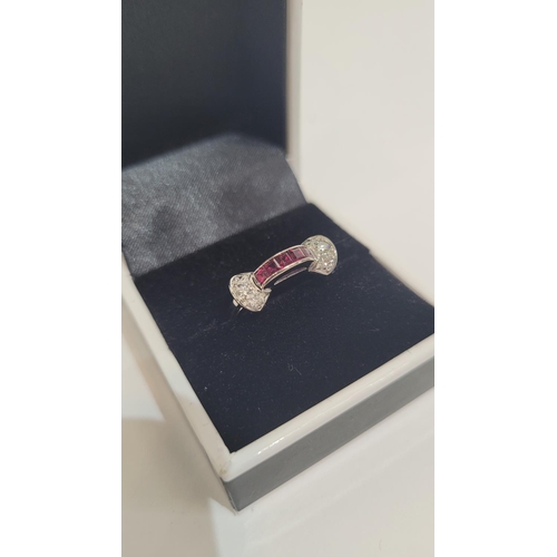 27 - AN ART DECO STYLE RUBY & DIAMOND RING, with platinum band, a row of carre cut channel set rubies to ... 