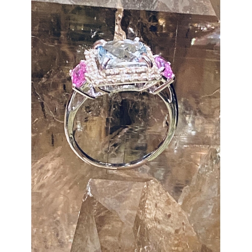 34 - A VERY PRETTY 18CT WHITE GOLD AQUAMARINE, PINK SAPPHIRE & DIAMOND HALO RING, with a large central Aq... 