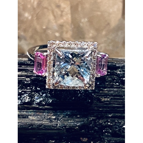 34 - A VERY PRETTY 18CT WHITE GOLD AQUAMARINE, PINK SAPPHIRE & DIAMOND HALO RING, with a large central Aq... 