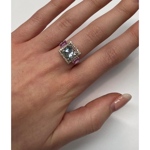 34 - A VERY PRETTY 18CT WHITE GOLD AQUAMARINE, PINK SAPPHIRE & DIAMOND HALO RING, with a large central Aq... 