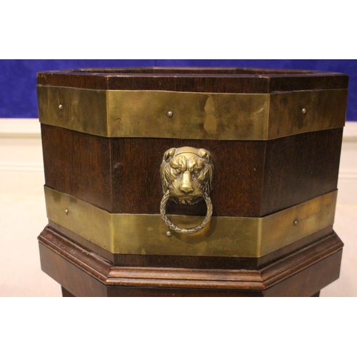 41 - A GOOD QUALITY REGENCY BRASS BOUND MAHOGANY WINE COOLER, octagonal in shape, with liner, lion head b... 