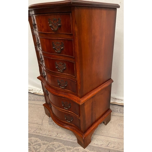 48 - A NEATLY SIZED MAHOGANY SERPENTINE SHAPED / BOW FRONTED CHEST OF CHEST / TALL BOY, with cross-banded... 