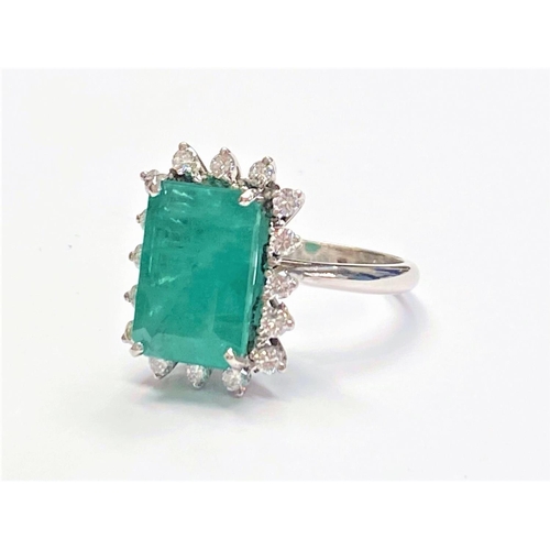 50 - A UNIQUE 18CT GOLD EMERALD AND DIAMOND CLUSTER RING, with beautiful 4.7ct central emerald surrounded... 