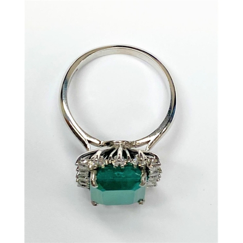 50 - A UNIQUE 18CT GOLD EMERALD AND DIAMOND CLUSTER RING, with beautiful 4.7ct central emerald surrounded... 