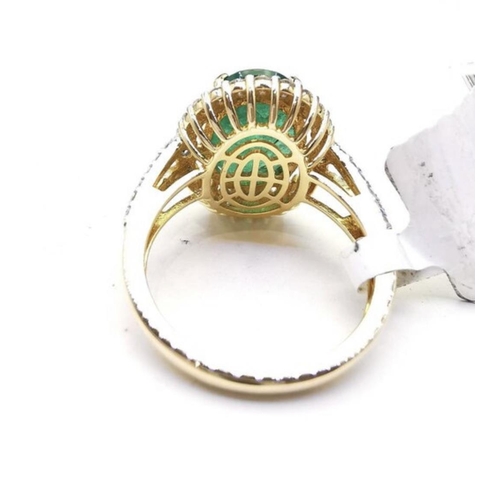 63 - AN 18CT GOLD EMERALD & DIAMOND RING, this top quality piece of jewellery is made up with a large cen... 