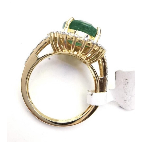 63 - AN 18CT GOLD EMERALD & DIAMOND RING, this top quality piece of jewellery is made up with a large cen... 