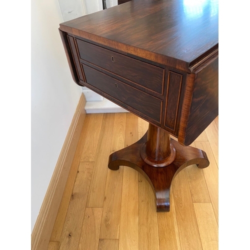 7 - A VERY FINE ROSEWOOD WILLIAM IV DROP LEAF WORK TABLE / WRITING TABLE / LAMP TABLE, the two leaves ar... 